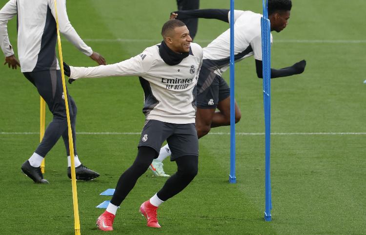 关于集结日体能课后；里尔止住颓势备战欧冠；震撼外界；训练强度明显提升的信息