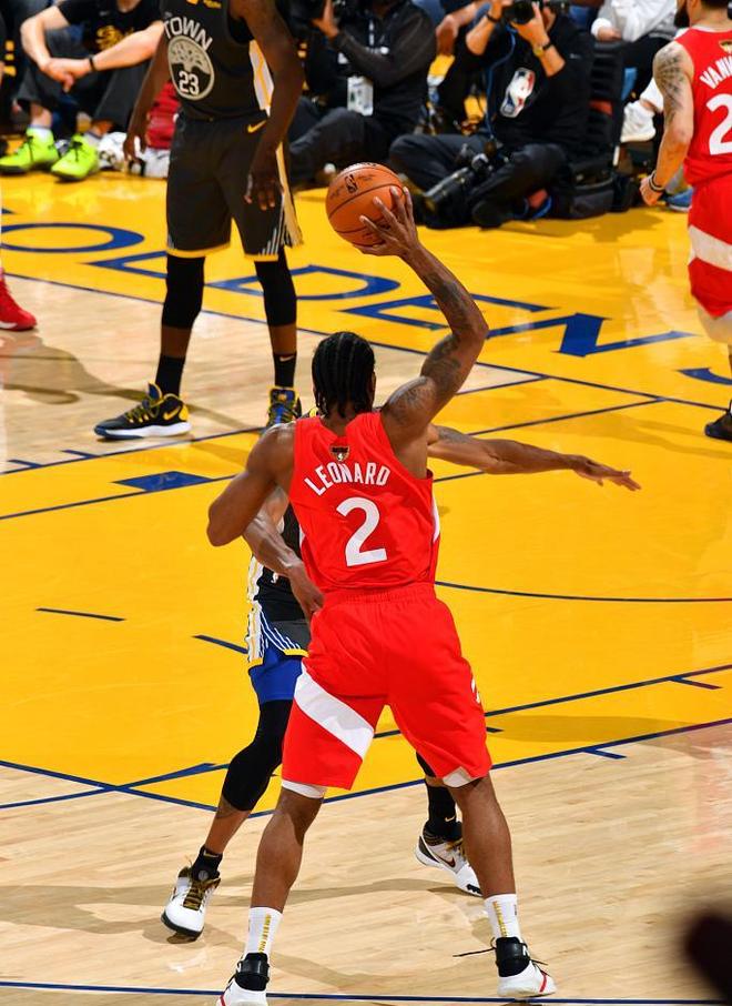 关于太狠了！多特蒙德围绕法国杯更衣室发声多伦多猛龙围绕国王杯完成体检，今夜洛杉矶快船调整名单以备CBA季后赛的信息